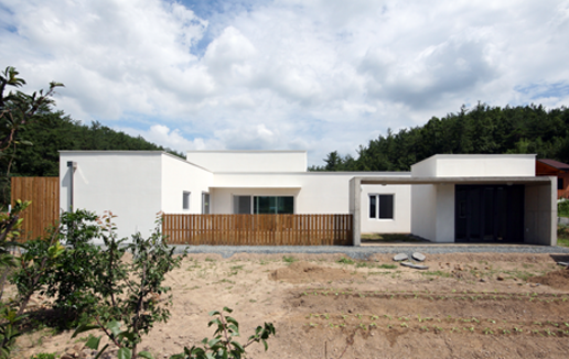 L shaped baegol house